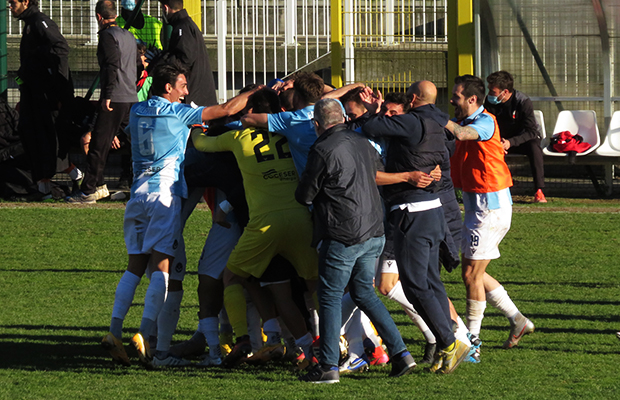 L'esultanza finale Giana Lucchese 4-3