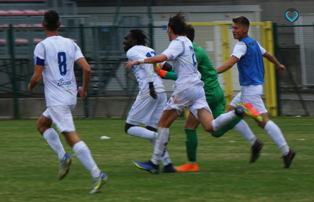 L'esultanza dei Biancazzurri Giana Erminio Pistoiese 1-1