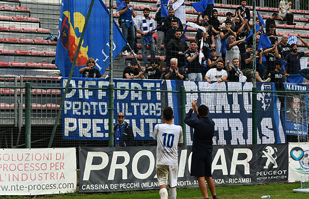 Prato i tifosi salutano Perna e Chiappella