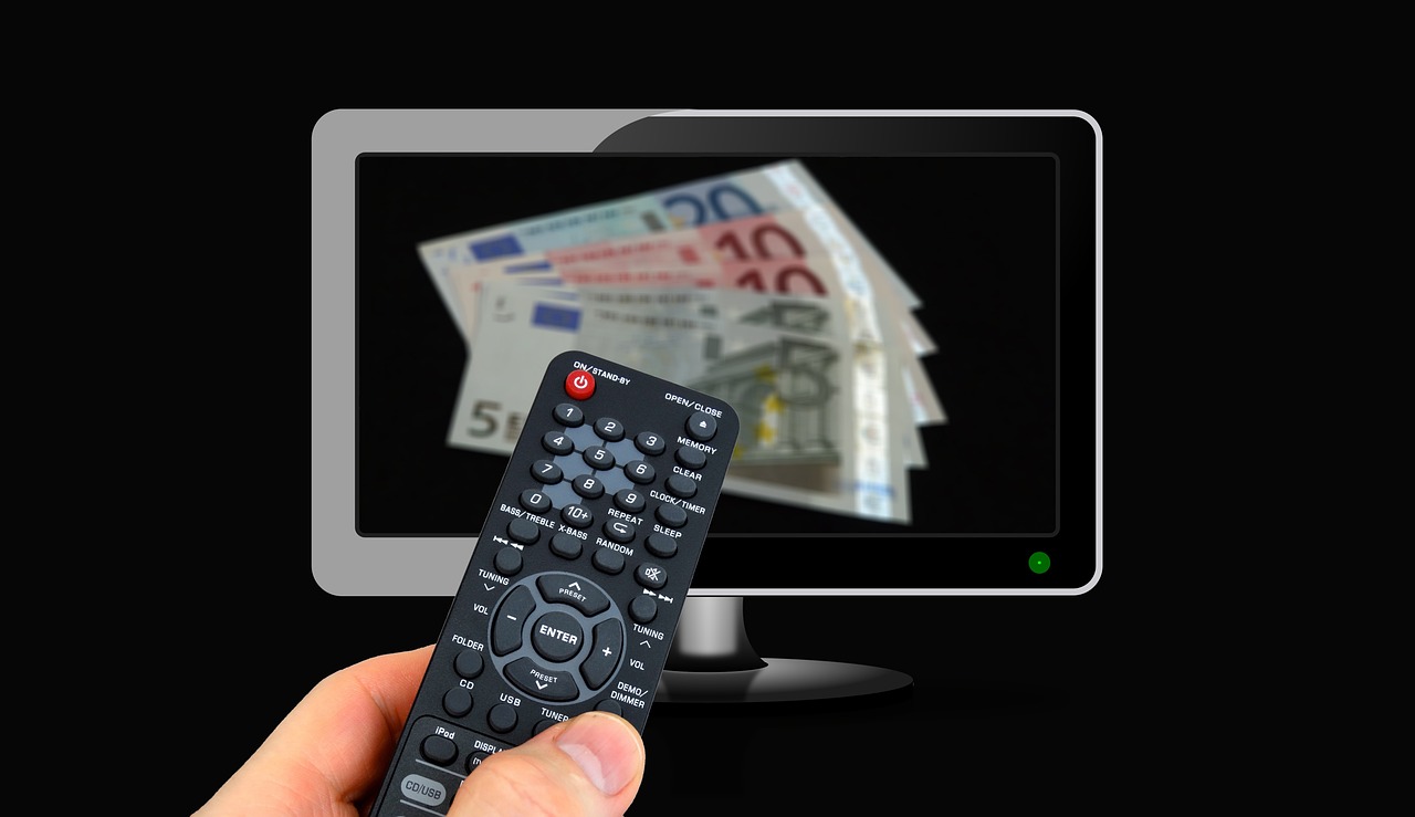 Immagine che illustra il bonus TV decoder con un decoder e un televisore in evidenza.