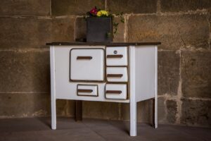 Guida al bonus di 8000 euro per sostituire stufa o camino nel 2025.